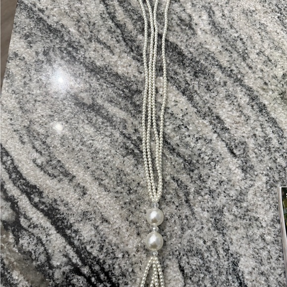 Elegant Pearl Necklace - Picture 4 of 6